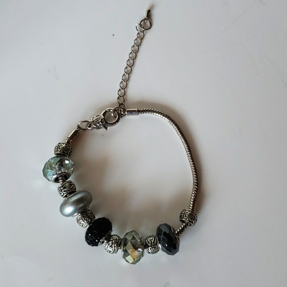 NWOT black, grey, silver bead bracelet up to 10 1/2" long